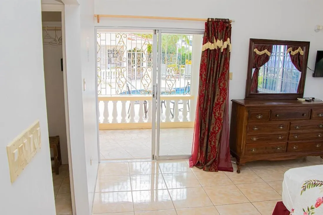 Chateau De La Rose Montego Bay