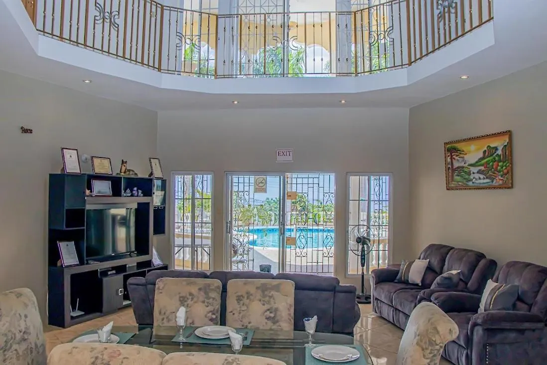Chateau De La Rose Montego Bay Vila